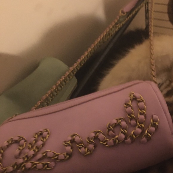 Lilac vegan leather duffle cross body chain details - Picture 4 of 4